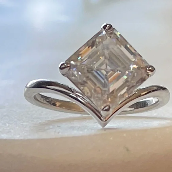 14k White Gold 2.5ct Asscher cut Chevron Ring - Picture 7 of 12